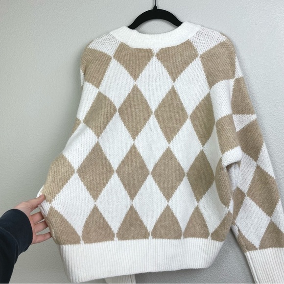 Abercrombie and Fitch Women's Medium Diamond Pattern Wedge Crew Knit Sweater - Picture 15 of 16